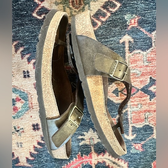 Birkenstock Gizeh Women’s Sandals, well loved, size 38, metallic bronze color - Picture 7 of 7